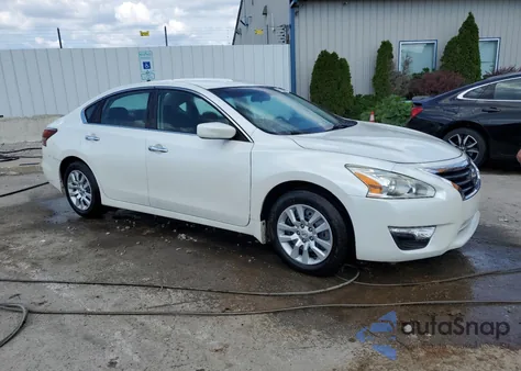2015 Nissan Altima 2.5 z USA, uszkodzony, nr VIN 1N4AL3AP4FC453804